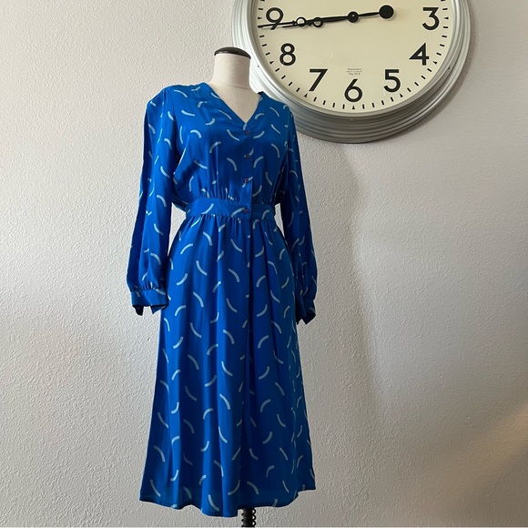 Vintage Dresses & Skirts - Vintage Blue Patterned Silk Long Sleeve Dress